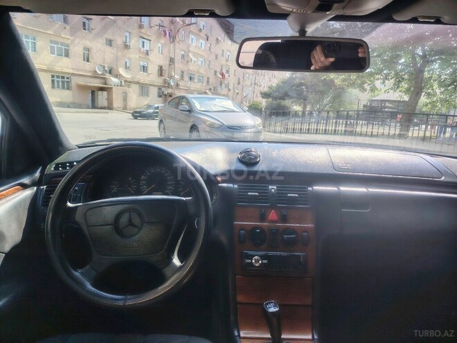 Mercedes E 200-6