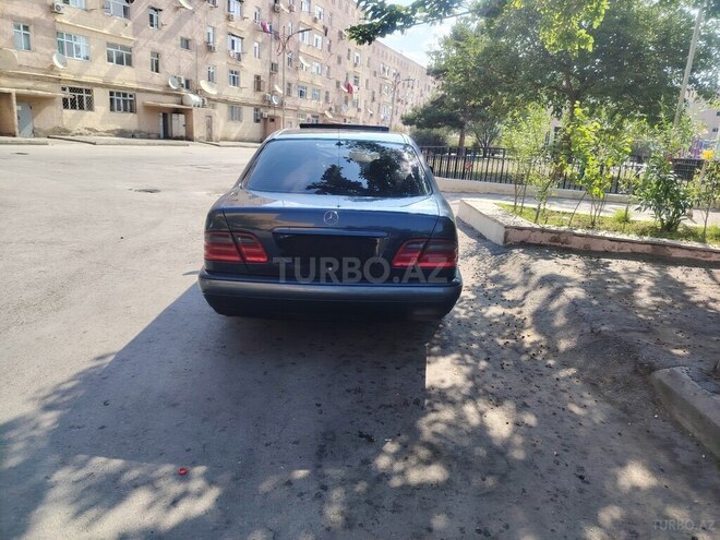 Mercedes E 200-8