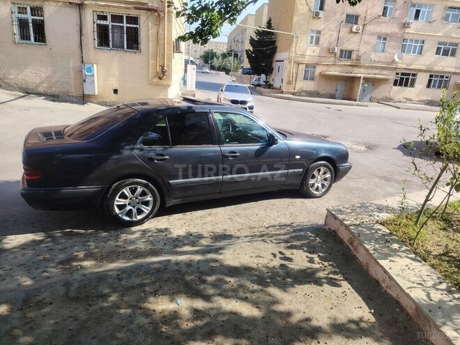 Mercedes E 200-10