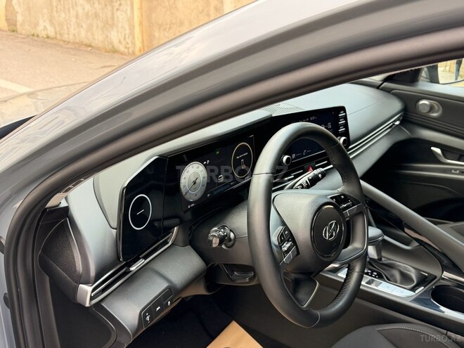Hyundai Elantra-13