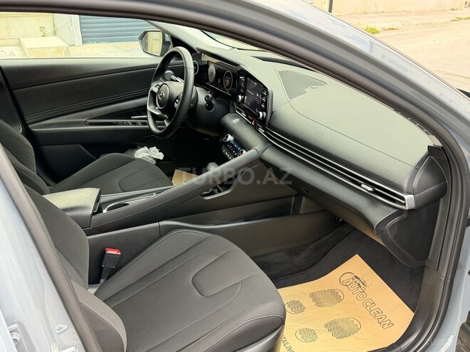 Hyundai Elantra-16