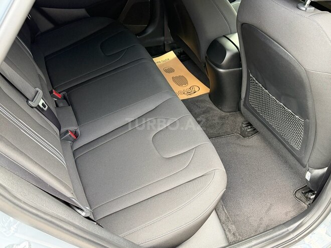Hyundai Elantra-17