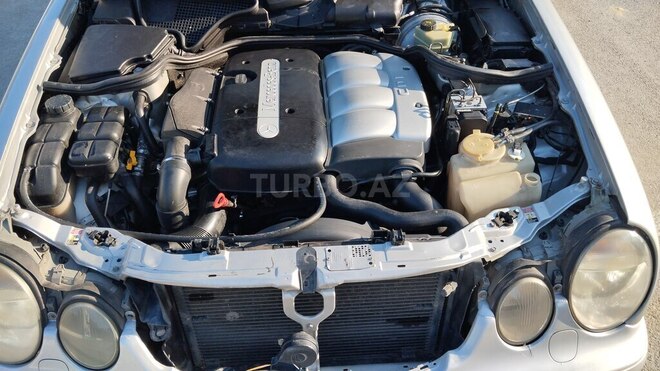 Mercedes E 220-10