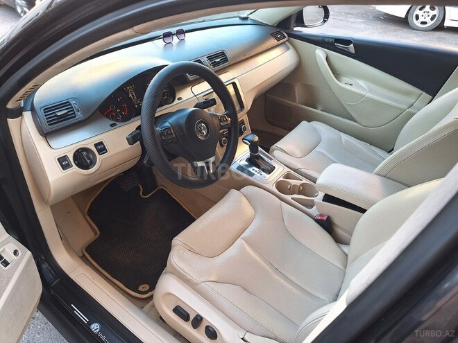 Volkswagen Passat-16
