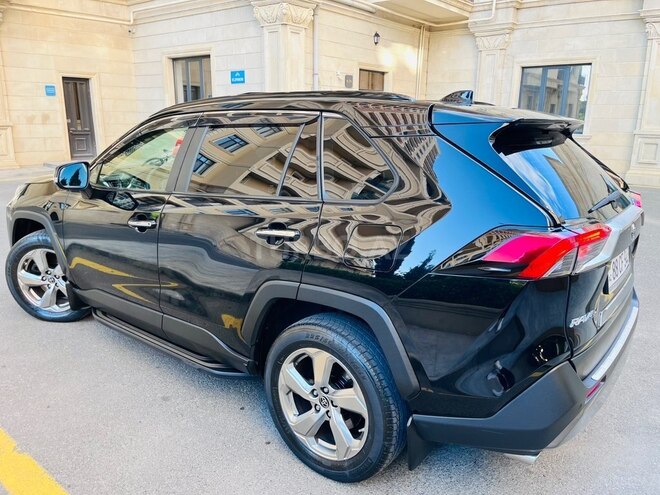 Toyota RAV4-6
