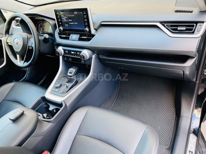 Toyota RAV4-14