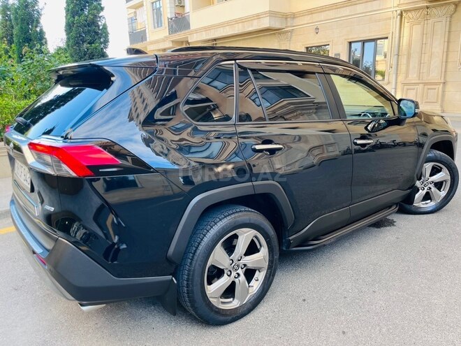 Toyota RAV4-8