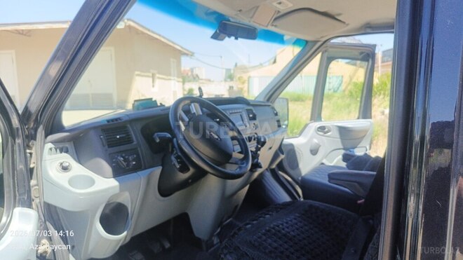 Ford Transit-3