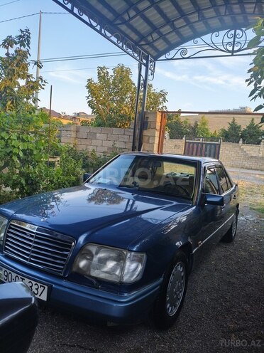 Mercedes E 200-10