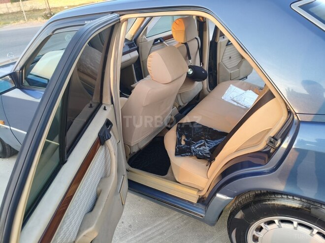 Mercedes E 200-4