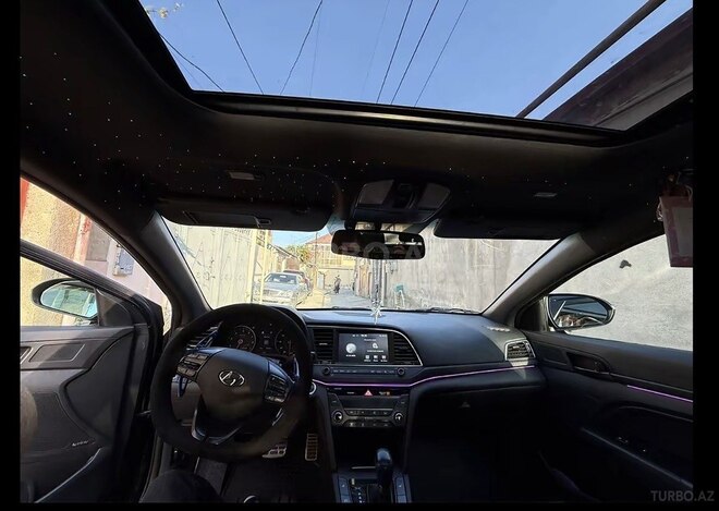 Hyundai Elantra-2