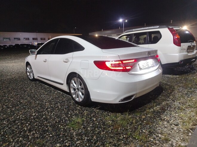 Hyundai Azera-11