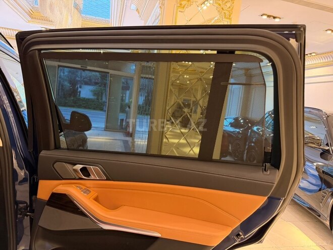 BMW X7-15