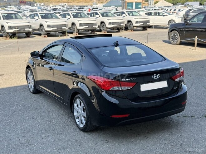 Hyundai Elantra-7