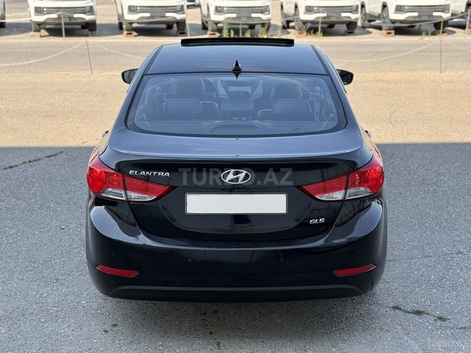 Hyundai Elantra-8