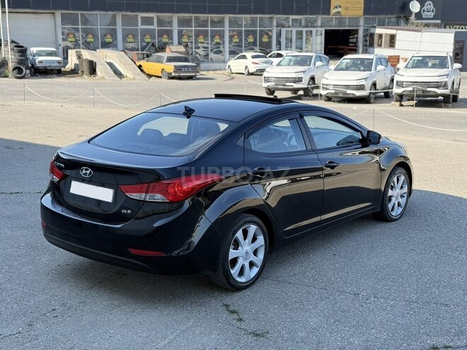 Hyundai Elantra-6
