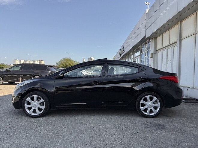 Hyundai Elantra-4