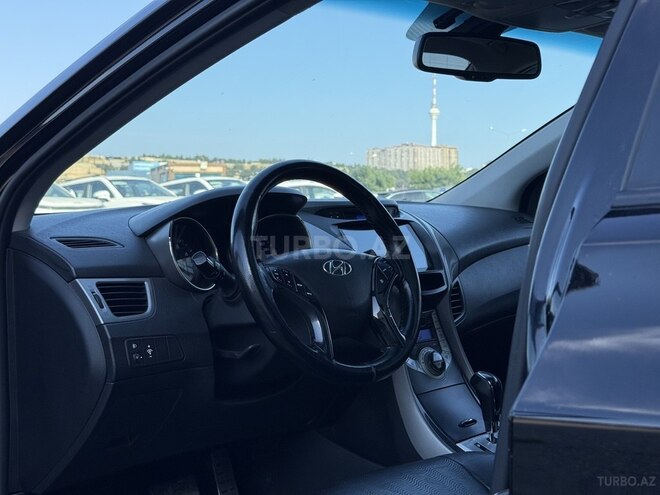 Hyundai Elantra-13