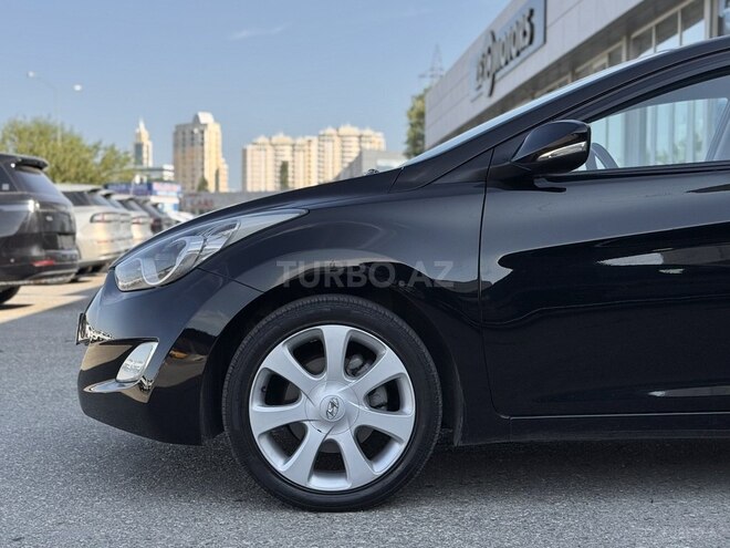 Hyundai Elantra-3