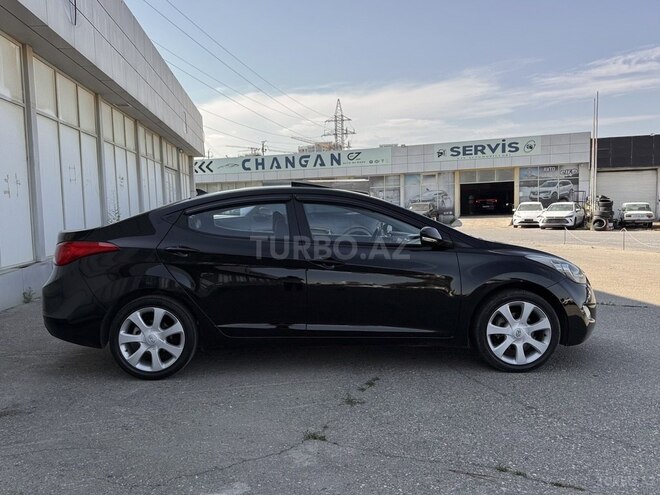 Hyundai Elantra-5