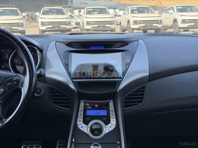 Hyundai Elantra-14