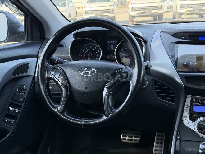 Hyundai Elantra-12