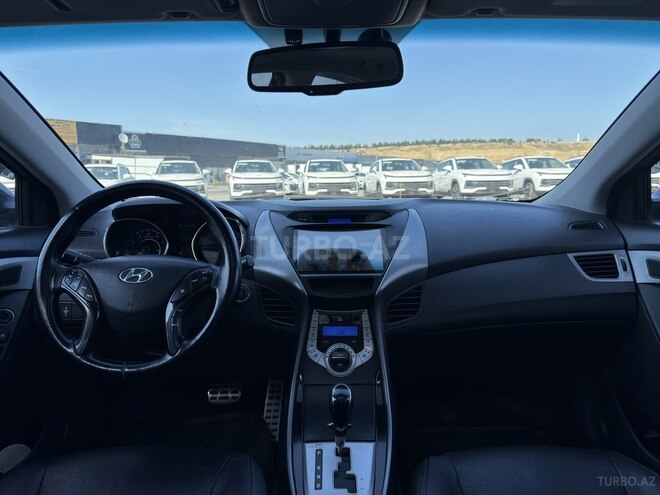 Hyundai Elantra-11