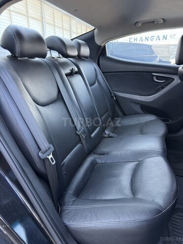 Hyundai Elantra-10