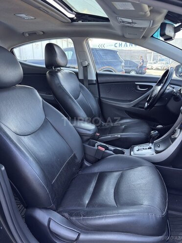 Hyundai Elantra-9