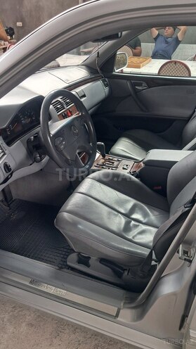 Mercedes E 320-10