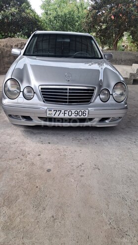 Mercedes E 320-1