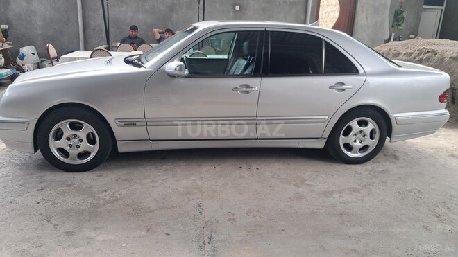 Mercedes E 320-8
