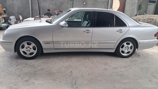 Mercedes E 320-9