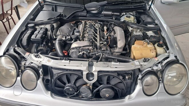 Mercedes E 320-4