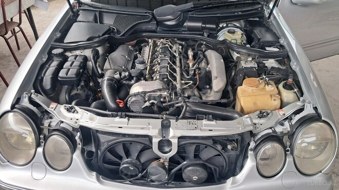 Mercedes E 320-3