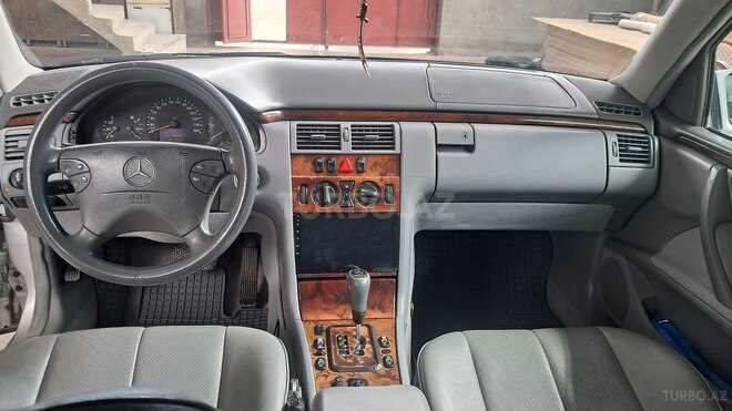 Mercedes E 320-6