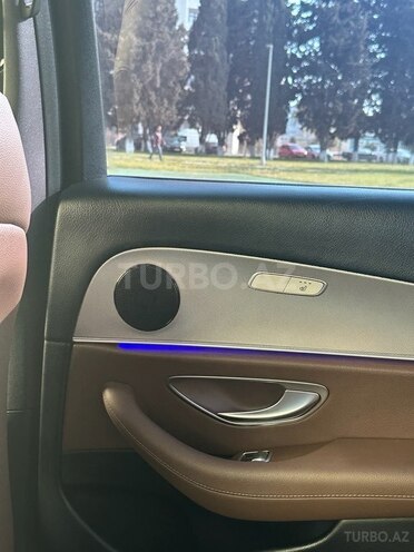 Mercedes E 300-8