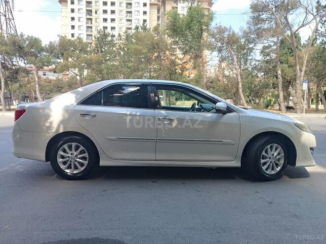 Toyota Camry-5