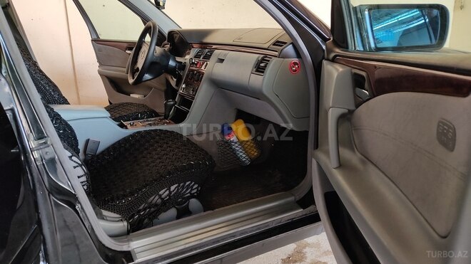 Mercedes E 240-9