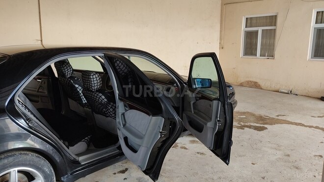 Mercedes E 240-11