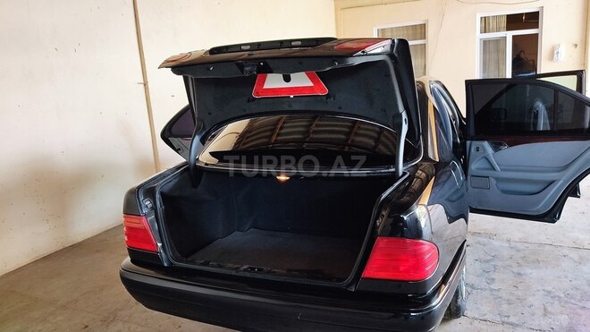 Mercedes E 240-7