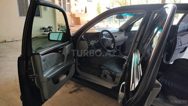 Mercedes E 240-4