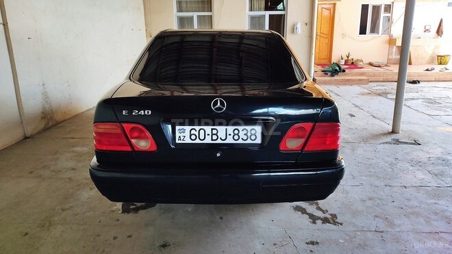Mercedes E 240-2