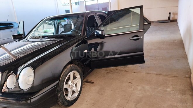 Mercedes E 240-3