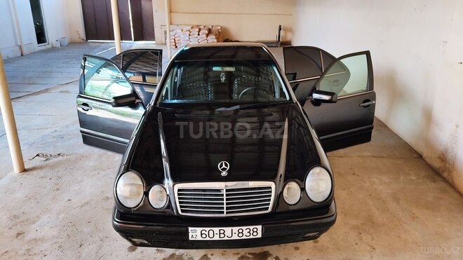 Mercedes E 240-1