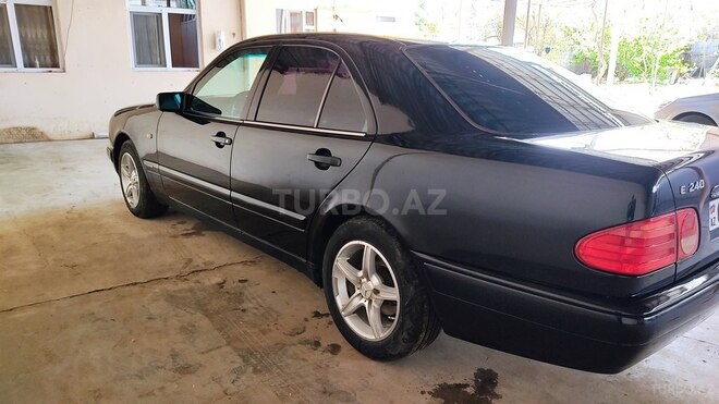 Mercedes E 240-5
