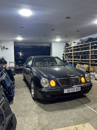 Mercedes E 320-1