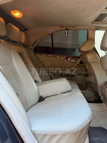 Mercedes E 320-5