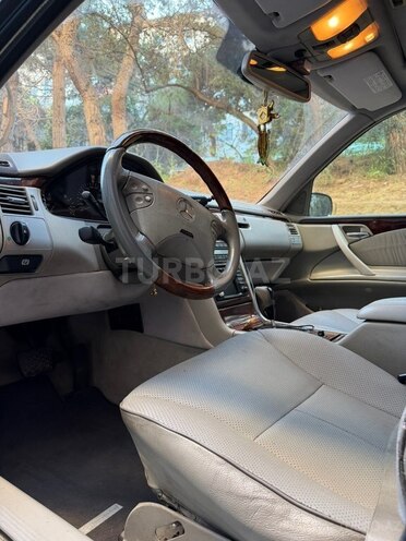 Mercedes E 320-7