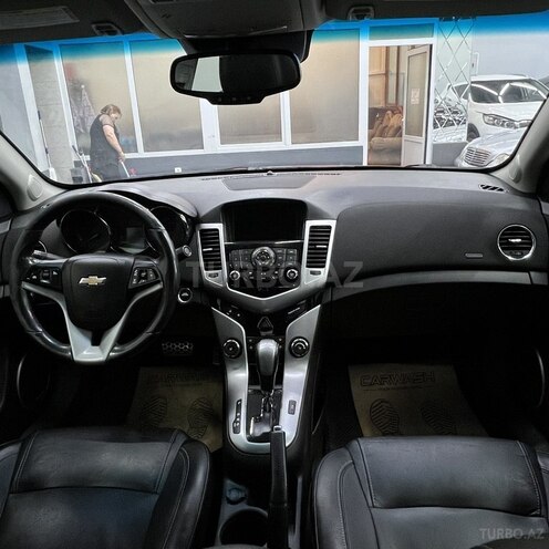 Chevrolet Cruze-12